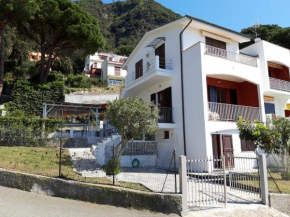 White house with sea view Moneglia